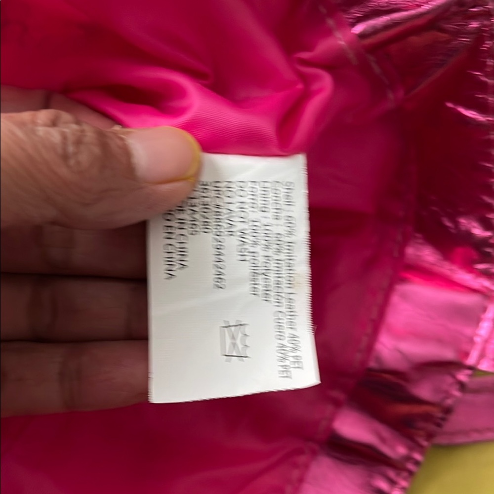 Pink Chevron Tote Bag with Dynamic Design - Picture 6 of 6